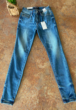 Load image into Gallery viewer, MEDIUM WASH SKINNY JEANS | JUDY BLUE - THAW Boutique 
