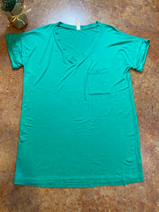 FEELS SO GOOD POCKET TEE- HUNTER GREEN - THAW Boutique 