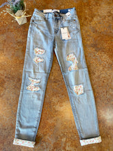 Load image into Gallery viewer, FLORAL DETAIL MID RISE SKINNY JEANS | JUDY BLUE - THAW Boutique 
