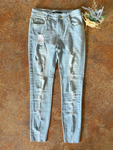 Load image into Gallery viewer, GOOD ALL ROUND DISTRESSING SKINNY JEAN| BLUE AGE - THAW Boutique 
